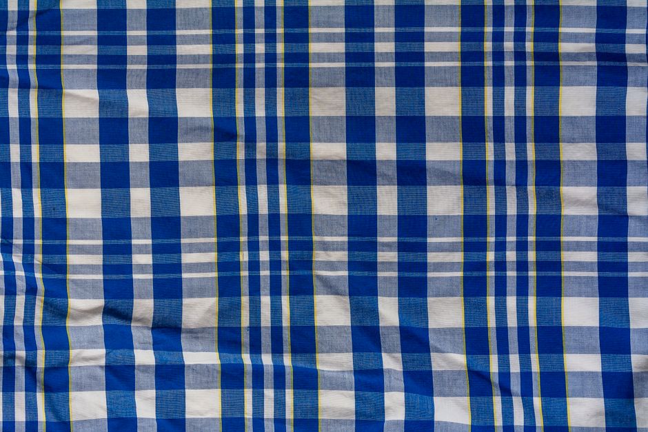 Vitrages met warme blokkeuren voor herfstinterieur. Vitrages met warme blokkeuren voor herfstinterieur.